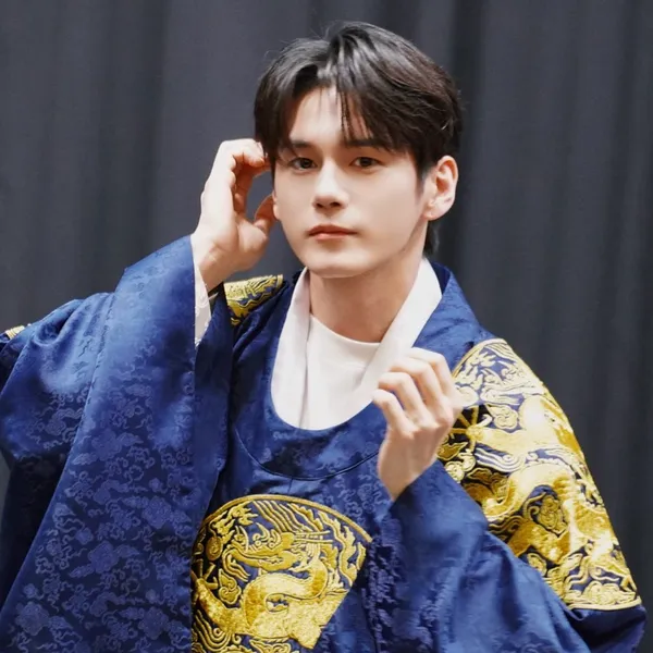 充满粉丝爱意的邕圣祐人气照片