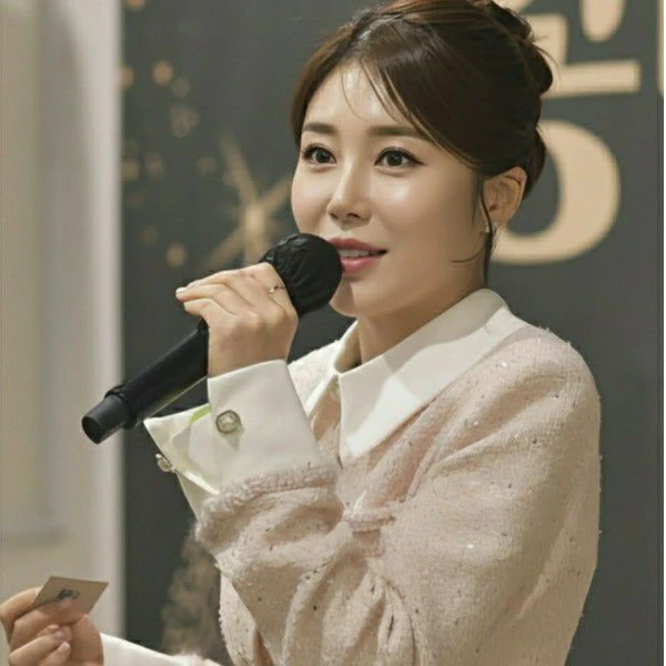 The most loved look of Kim Soyou today