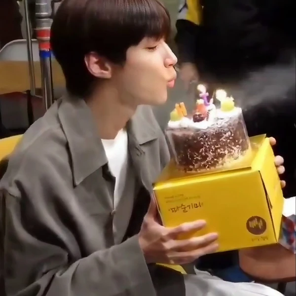 The most loved look of Hwang Inyoup today