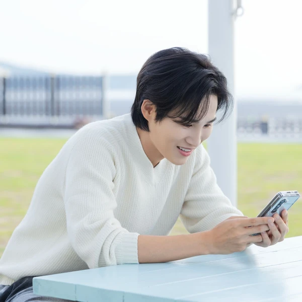 Popular photo full of fans’ love for Kim Heejae