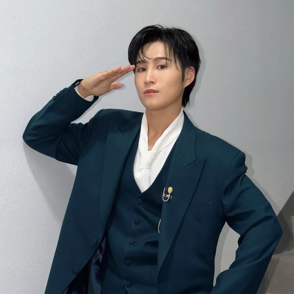 Popular photo full of fans’ love for Kim Heejae