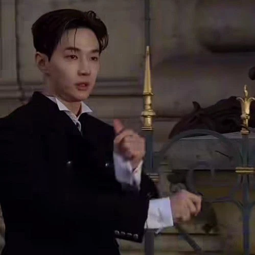 The most loved look of Henry today