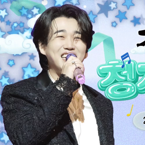 Popular photo full of fans’ love for Hwang Youngwoong