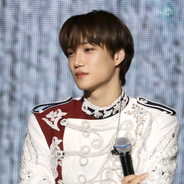 The most loved look of KAI today