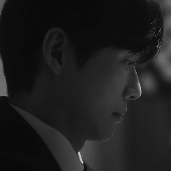 Popular photo full of fans’ love for Namkoong Min