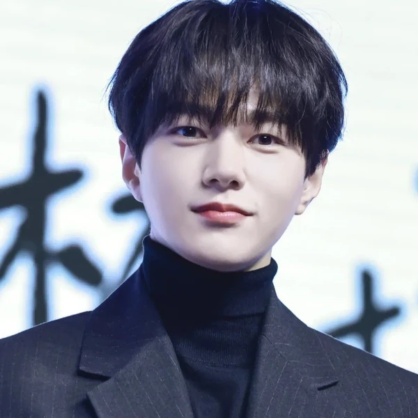 Top moment of Kim Myungsoo (L) chosen by fans