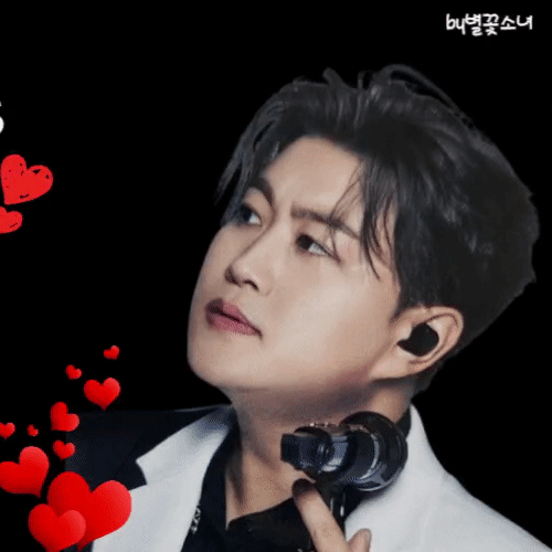 Foto populer Kim Hojoong yang penuh cinta dari penggemar