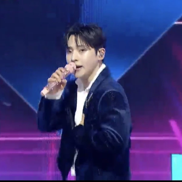 Popular photo full of fans’ love for Seong Ri