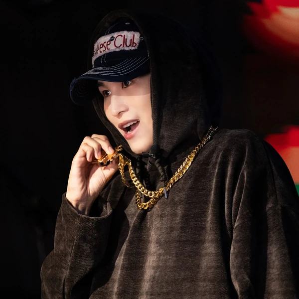 充滿粉絲愛的金熙栽人氣照片