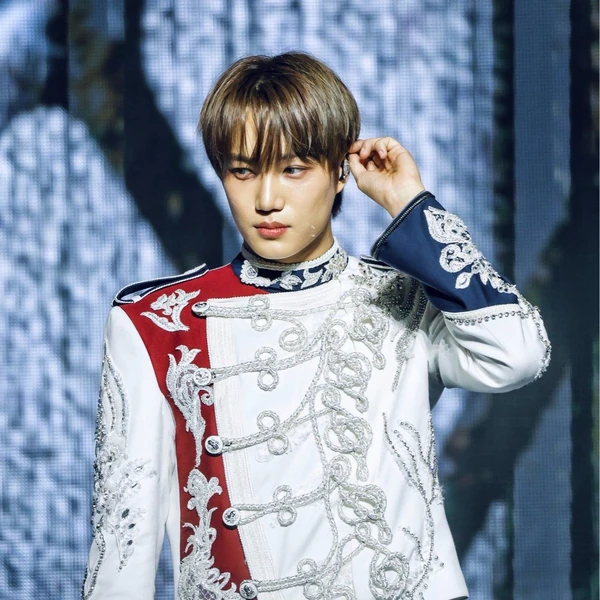 The most loved look of KAI today