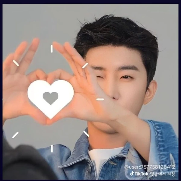 Popular photo full of fans’ love for Lim Youngwoong