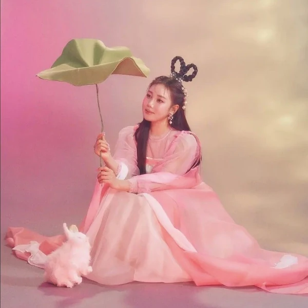 The most loved look of Song Gain today