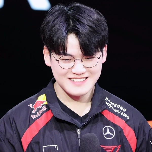 Postingan banner nomor 1 dari Gumayusi yang dibuat oleh fandom