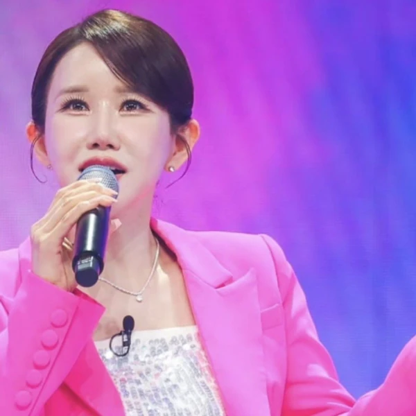 Popular photo full of fans’ love for Kim Dana