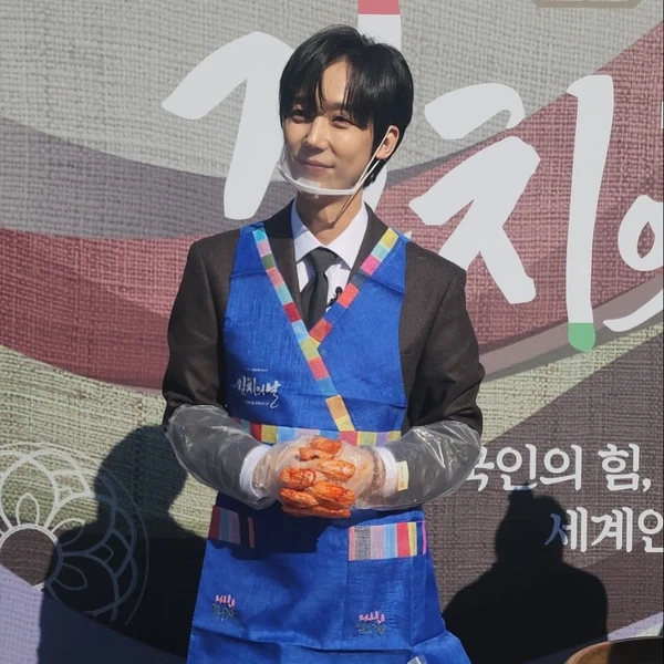 Popular photo full of fans’ love for Yoon Jonghun 