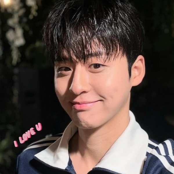 The most loved look of Lee Solomon today