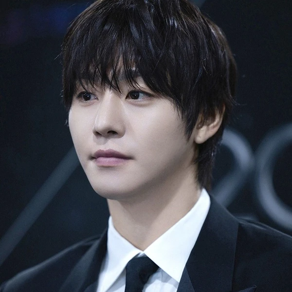 今天最受喜愛的安孝燮模樣