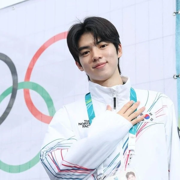 오늘 최애돌셀럽에서 빛나는 차준환의 대표 사진