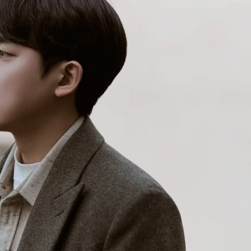 The most loved look of Son Hojun today