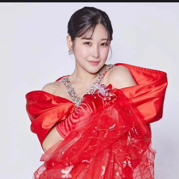 Popular photo full of fans’ love for Hi Ryang