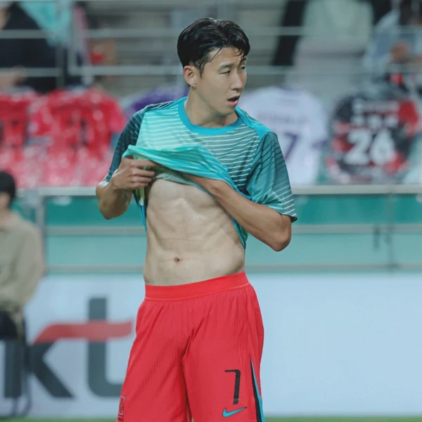 Today’s standout profile photo of Son Heungmin on Choeaedol Celeb