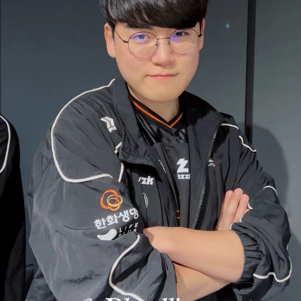 Postingan banner nomor 1 dari Gumayusi yang dibuat oleh fandom