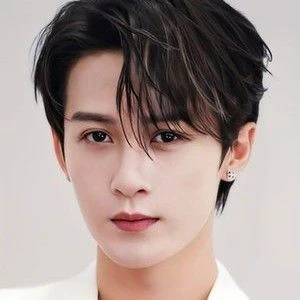 The most loved look of Tan Jianci today