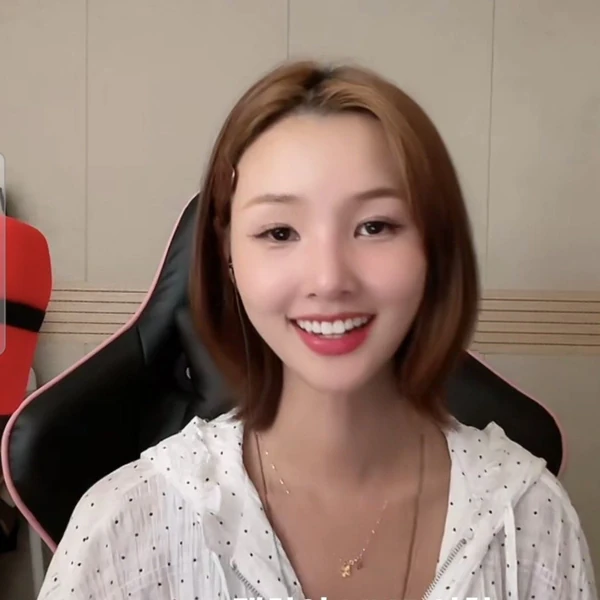 Popular photo full of fans’ love for Hwang WooLim