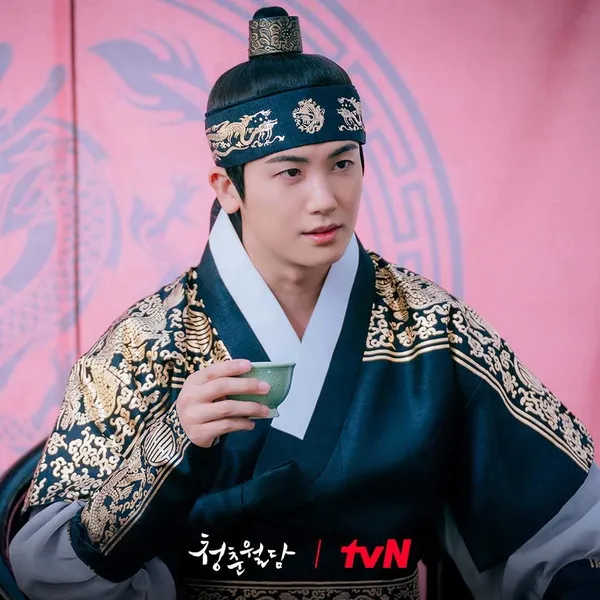 The most loved look of Park Hyungsik today