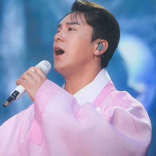 Foto populer Jang Minho yang penuh cinta dari penggemar