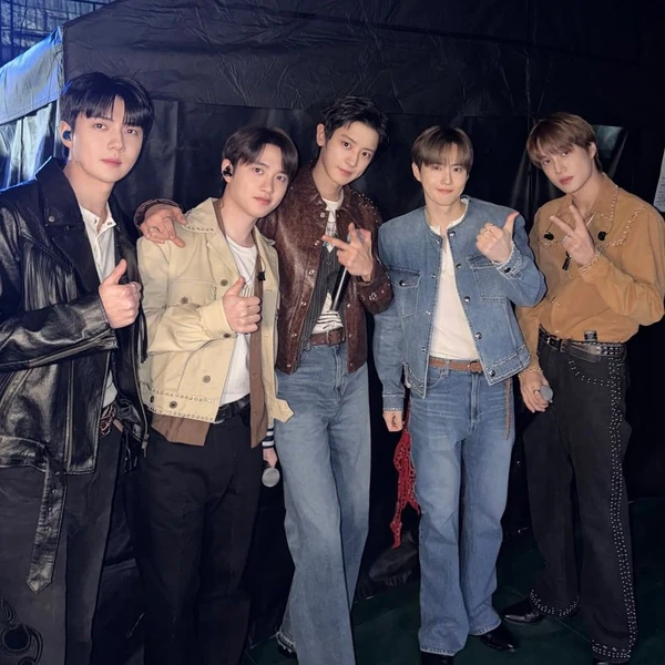 오늘 가장 사랑받은 도경수 (디오)의 모습