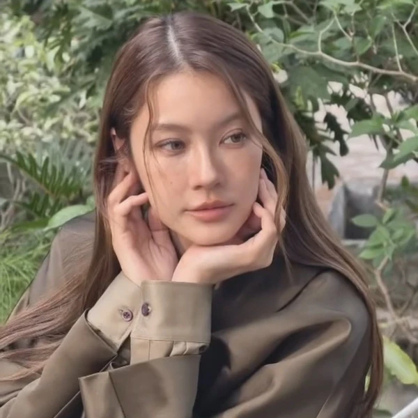 Popular photo full of fans’ love for Namtan Tipnaree Weerawatnodom