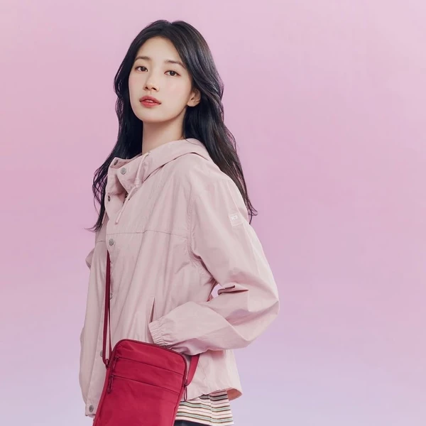 The most loved look of Bae Suzy today