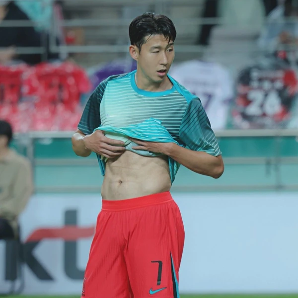 Foto utama yang menunjukkan pesona Son Heungmin