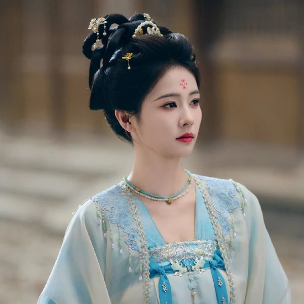 The most loved look of Bai Lu today