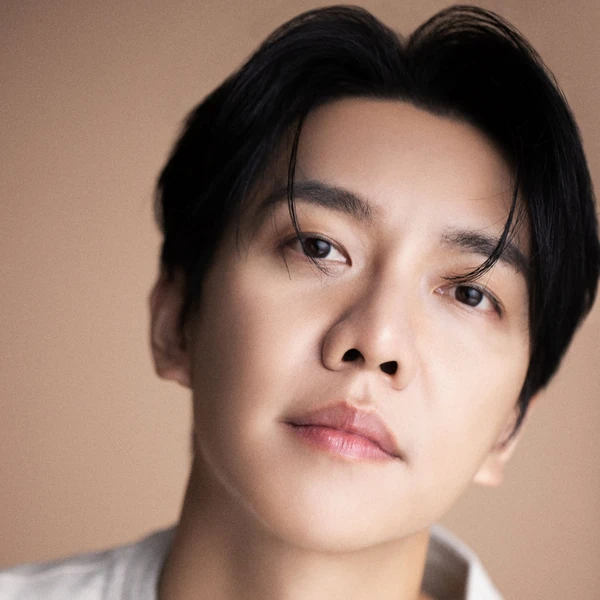 Penampilan Lee Seunggi yang paling disukai hari ini