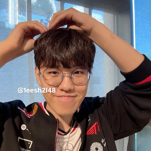 Today’s standout profile photo of Oner on Choeaedol Celeb