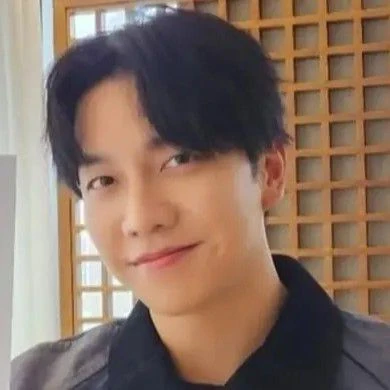 Popular photo full of fans’ love for Lee Seunggi