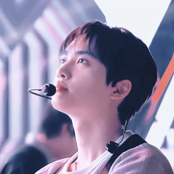 오늘 가장 사랑받은 도경수 (디오)의 모습