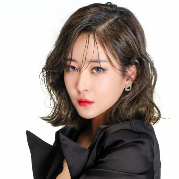 Popular photo full of fans’ love for Hi Ryang