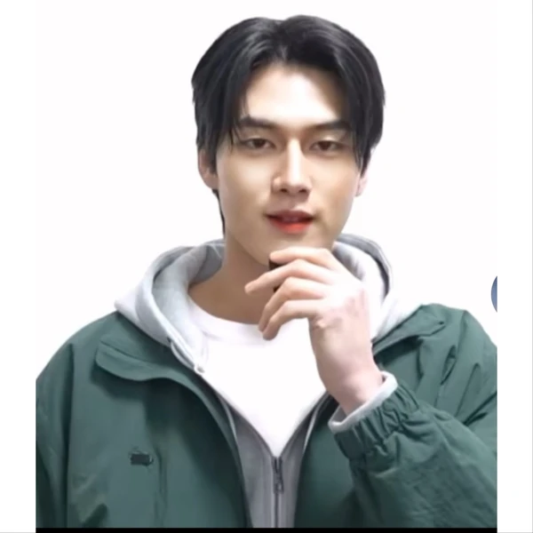 The most loved look of Hong Mingi today