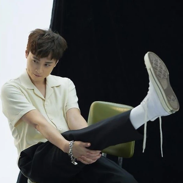 Popular photo full of fans’ love for Min Kyunghoon