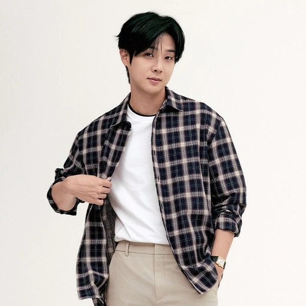 今天最受喜愛的崔宇植模樣