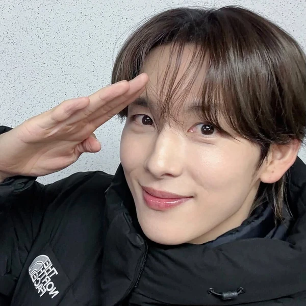 The most loved look of Yim Siwan today