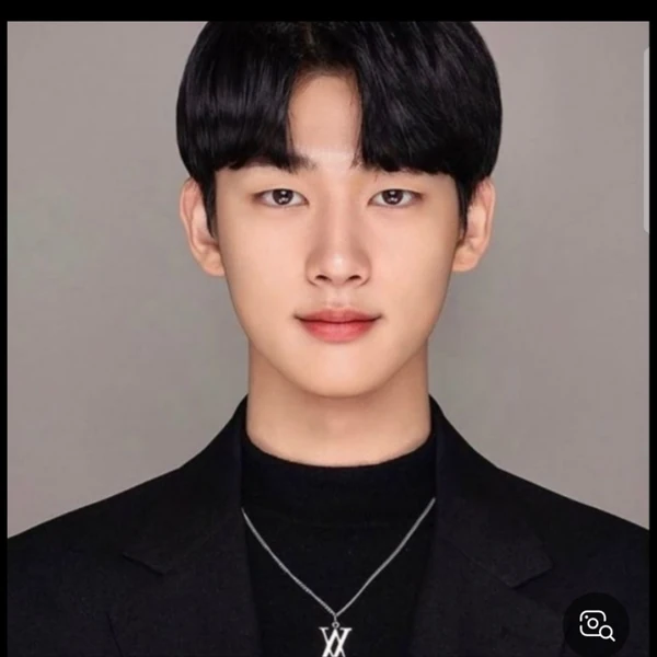 Popular photo full of fans’ love for Hong Mingi