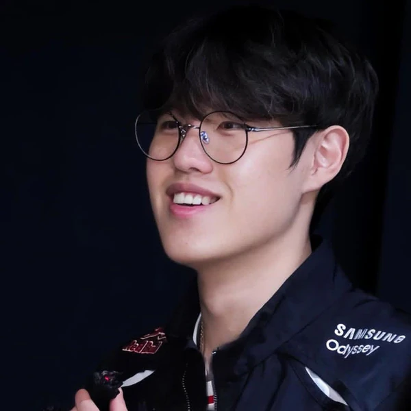 Popular photo full of fans’ love for Oner