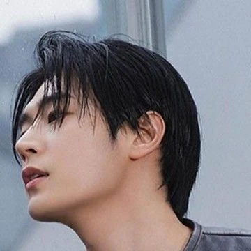 Popular photo full of fans’ love for Park Seoham