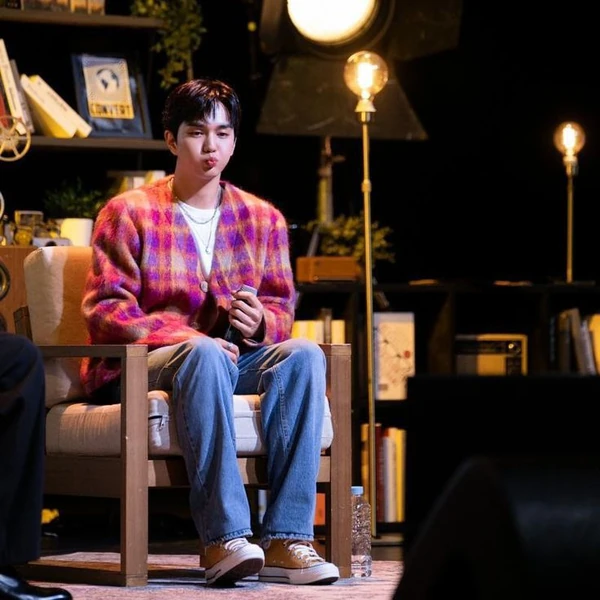 Popular photo full of fans’ love for Yoo Seungho