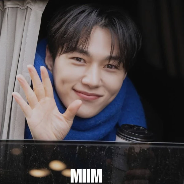 The most loved look of Kim Myungsoo (L) today