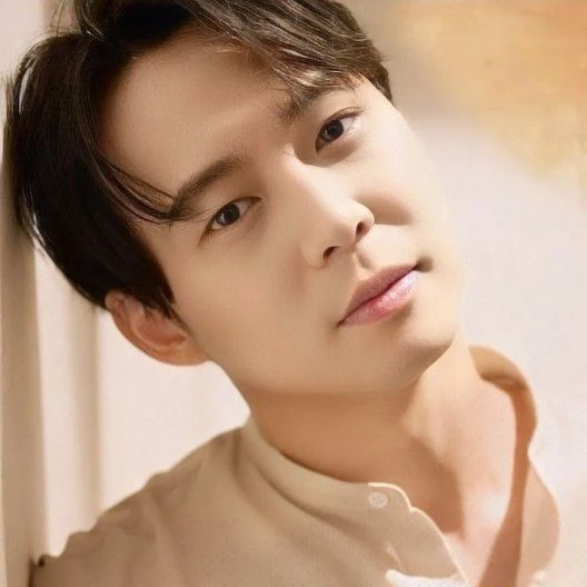 The most loved look of Park Yoochun today